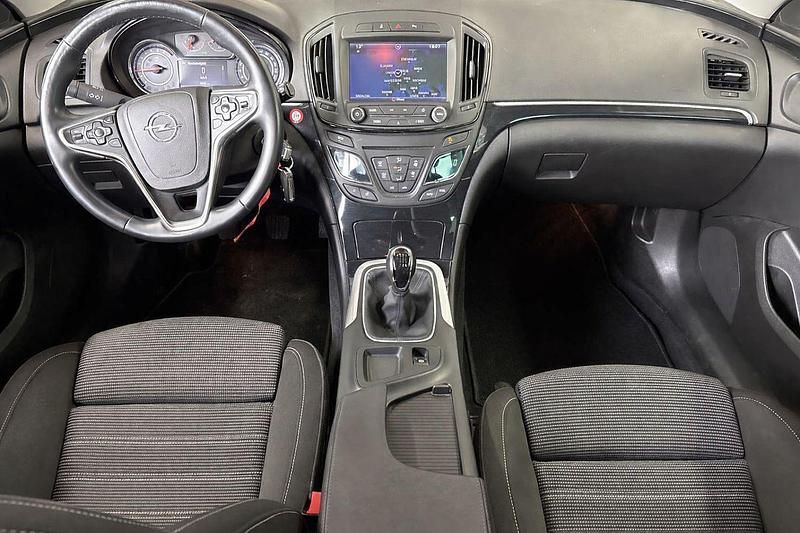 Gebraucht Opel Insignia 140 PS (102 kW) 2016 Schwarz Kombi