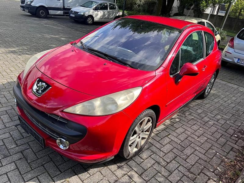 Rot Gebraucht 2007 Peugeot 207 Kleinwagen | 500 € (Guter Preis) - Bild 1/4