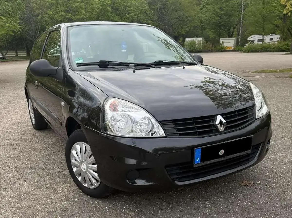Używany Renault Clio II Campus 58 KM (42 kW) 2011 Czarny Sedan/Limuzyna