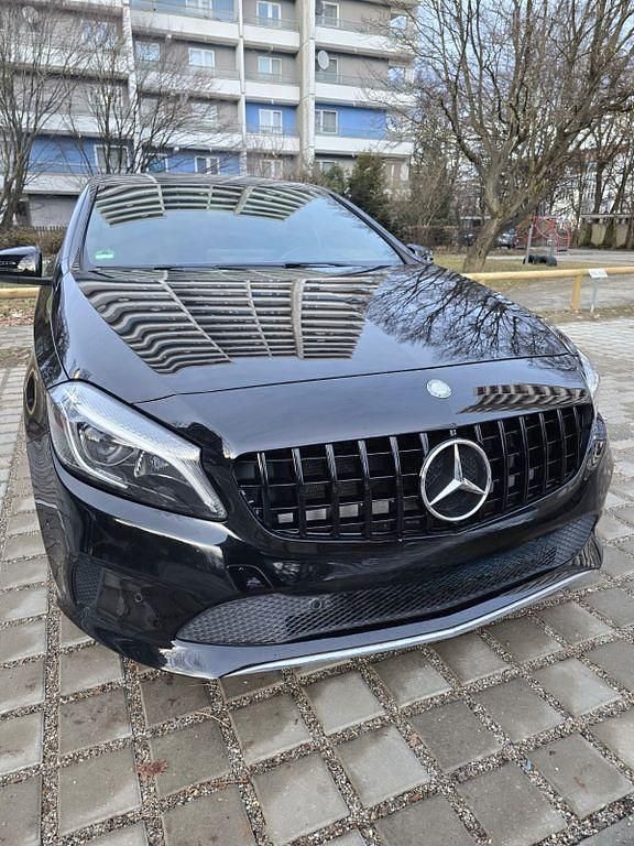 Gebraucht Mercedes A160 102 PS (75 kW) 2016 Schwarz Limousine