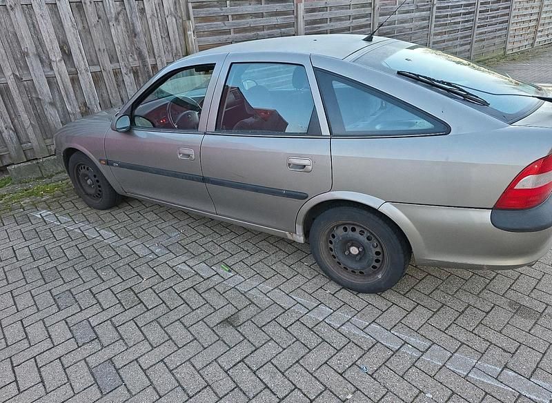 Gebraucht Opel Vectra 101 PS (74 kW) 1997 Grau Limousine