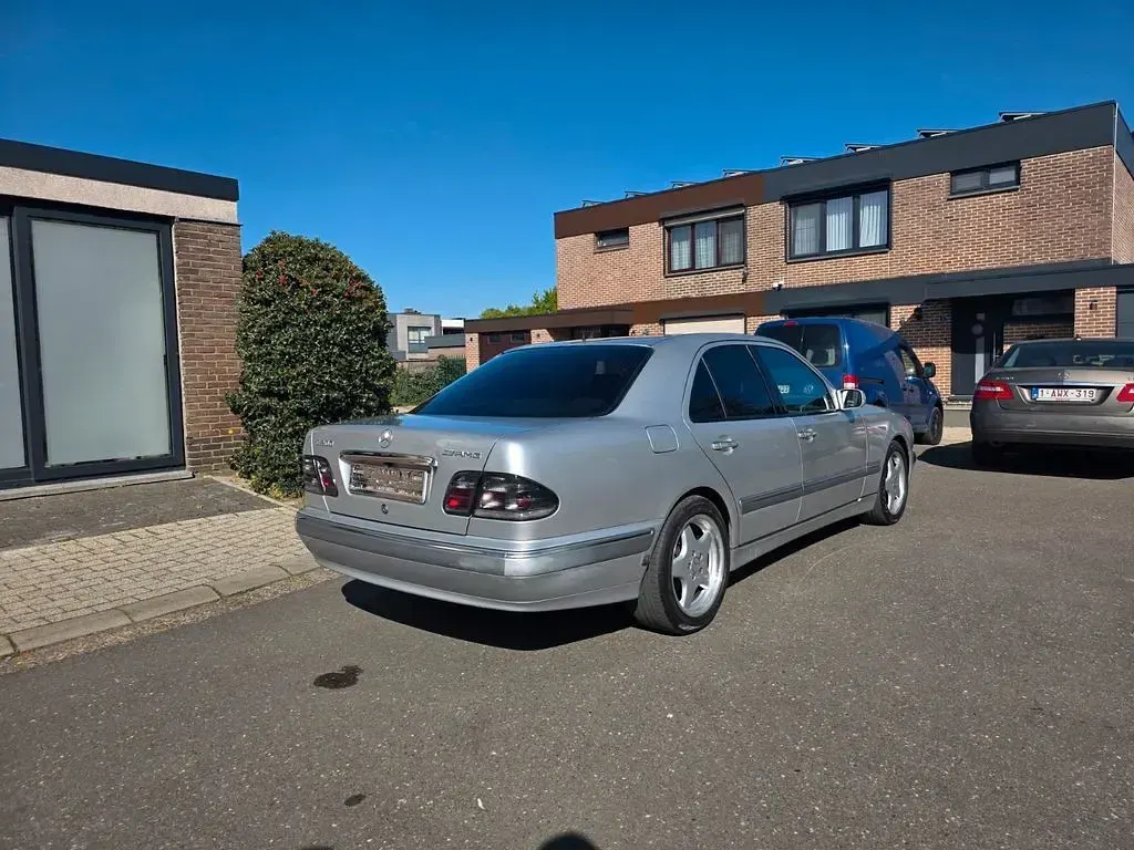 Second-hand Mercedes E200 163 CP (119 kW) 2001 Argintiu Berlinǎ