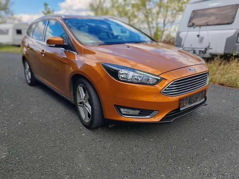 Gebraucht Ford Focus Titanium 120 PS (88 kW) 2017 Gold Kombi