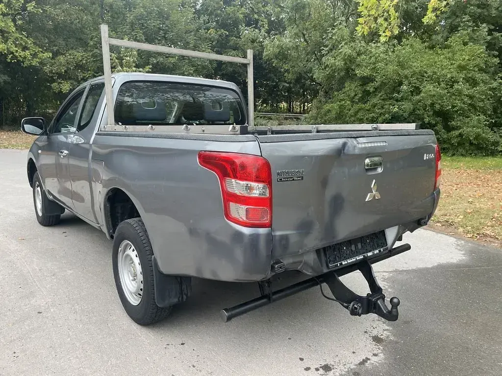 Gebraucht Mitsubishi L200 154 PS (113 kW) 2018 Grau Pickup