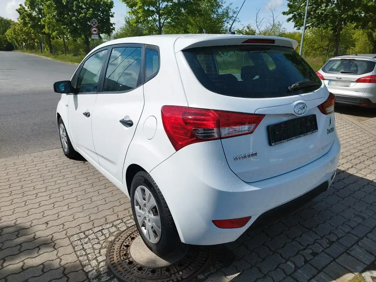 Gebraucht Hyundai ix20 Edition 90 PS (66 kW) 2012 Weiß Kleinwagen
