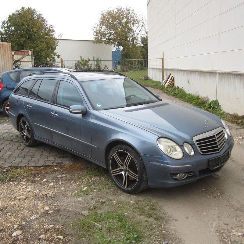Blau Gebraucht 2004 Mercedes E500 Kombi | 4.300 € (Superpreis) - Bild 1/4