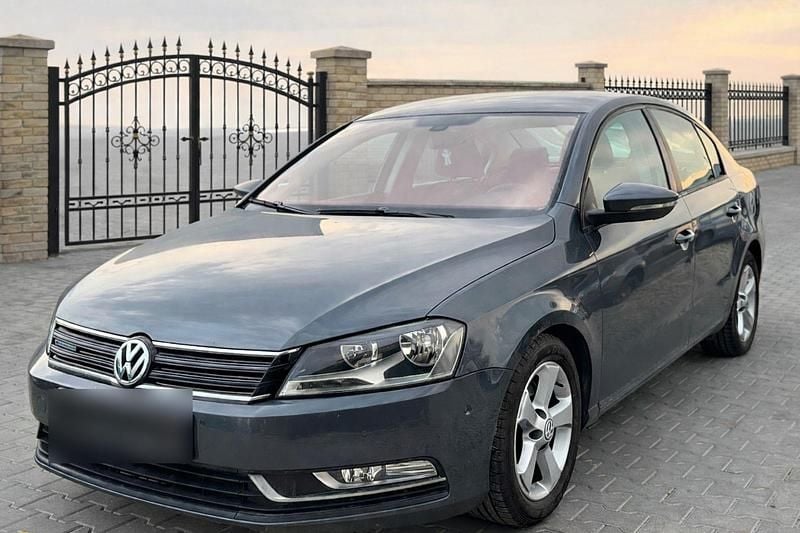 Gebraucht VW Passat 105 PS (77 kW) 2011 Grau Limousine