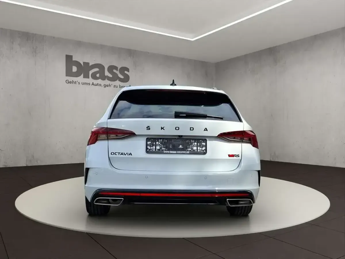 Gebraucht Skoda Octavia RS 200 PS (147 kW) 2024 Moonweiß perleffekt Kombi