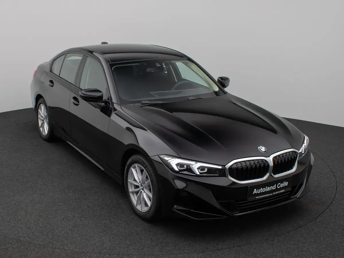 Gebraucht BMW 318 Shadowline 156 PS (114 kW) 2025 Schwarz 2668schwarz Limousine