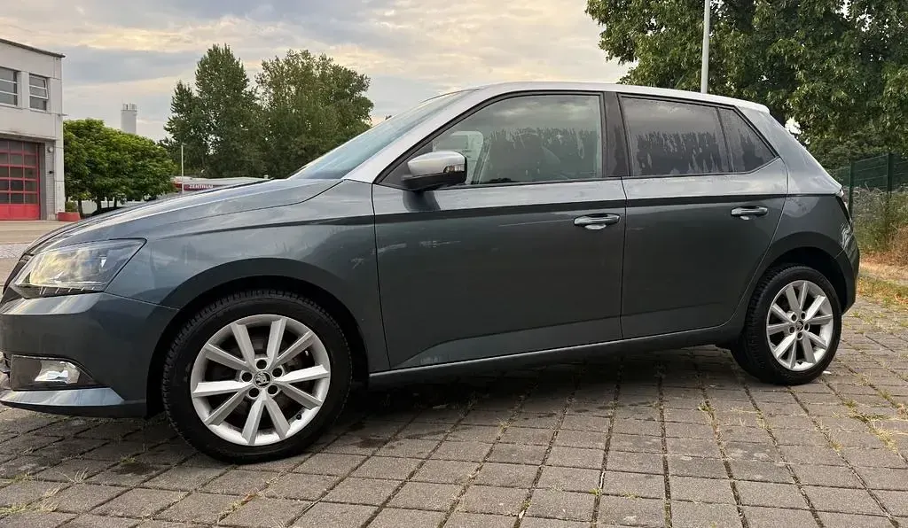 Gebraucht Skoda Fabia Style 105 PS (77 kW) 2017 Grau Limousine