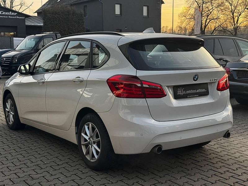 Gebraucht BMW 220 Active Tourer Basis 190 PS (139 kW) 2015 Weiß Van / Kleinbus