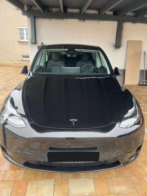 Schwarz Gebraucht 2024 Tesla Model Y Standard Range SUV | 39.999 € (Fairer Preis) - Bild 1/4