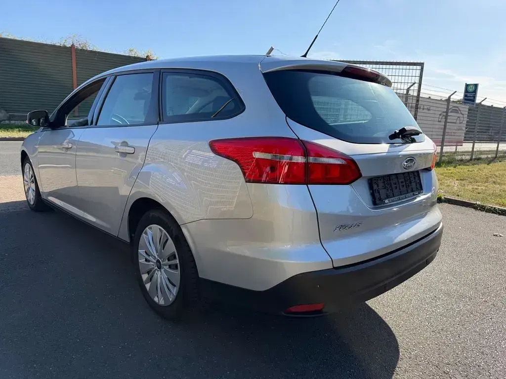 Gebraucht Ford Focus Business Edition 120 PS (88 kW) 2016 Silber Limousine