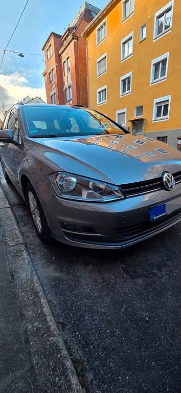 Grau Gebraucht 2015 VW Golf VII Comfortline Kombi | 8.450 € (Guter Preis) - Bild 1/4