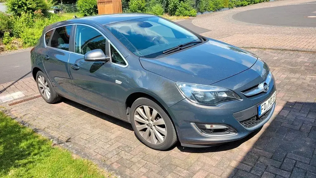 Gebraucht Opel Astra Exklusiv 120 PS (88 kW) 2015 Grau Limousine