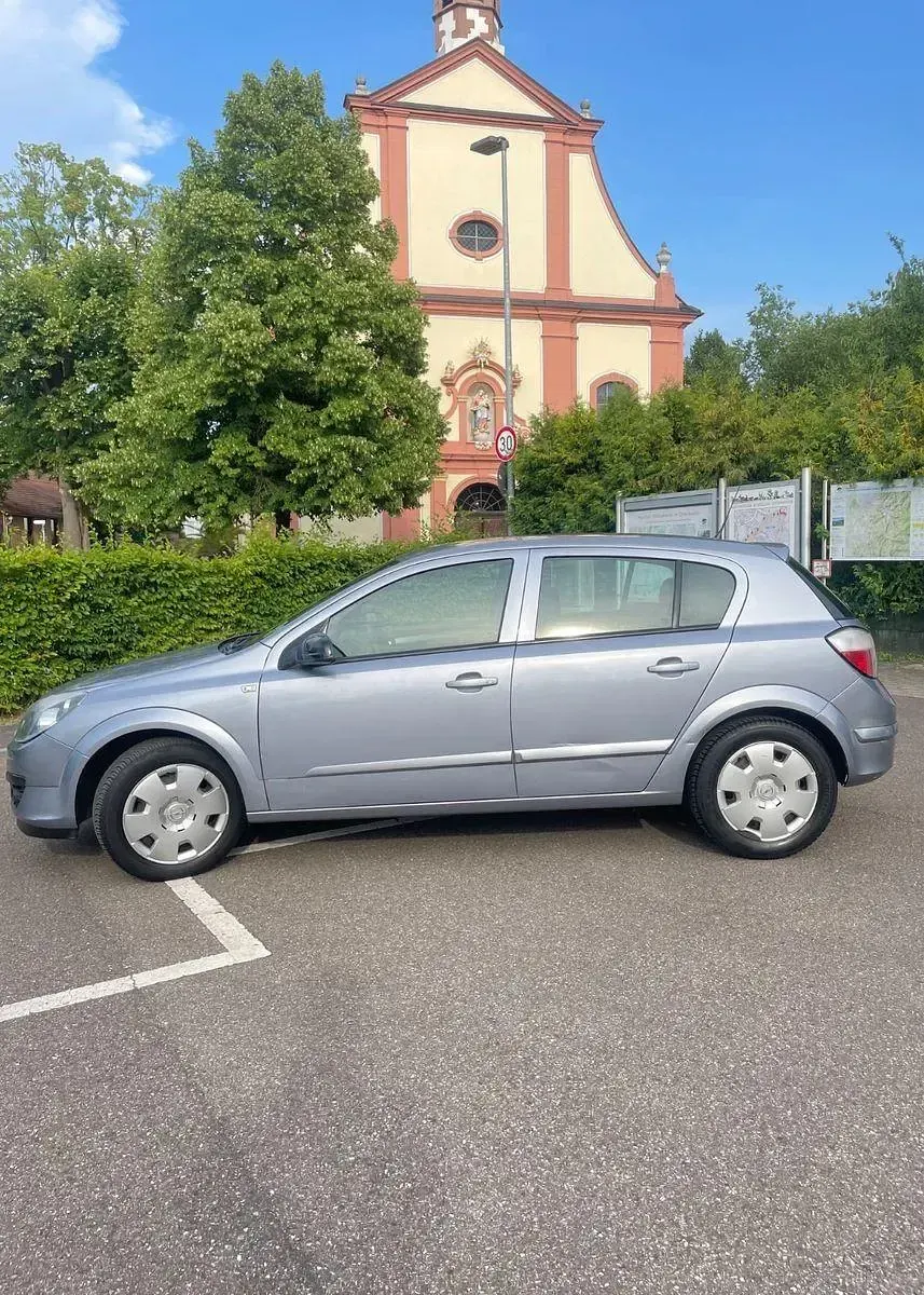 Gebraucht Opel Astra Edition 105 PS (77 kW) 2005 Silber Limousine