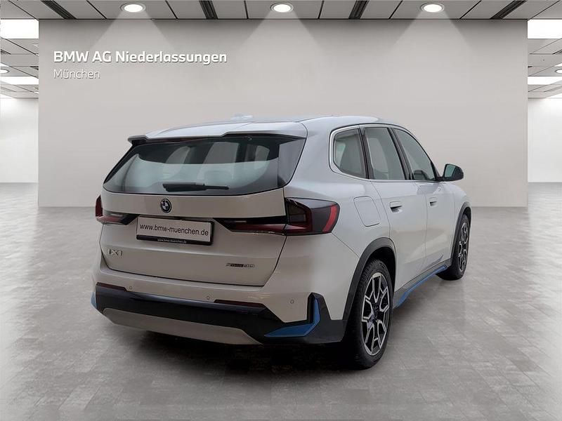 Gebraucht BMW iX1 xLine 200 kW (272 PS) 2023 Weiß SUV