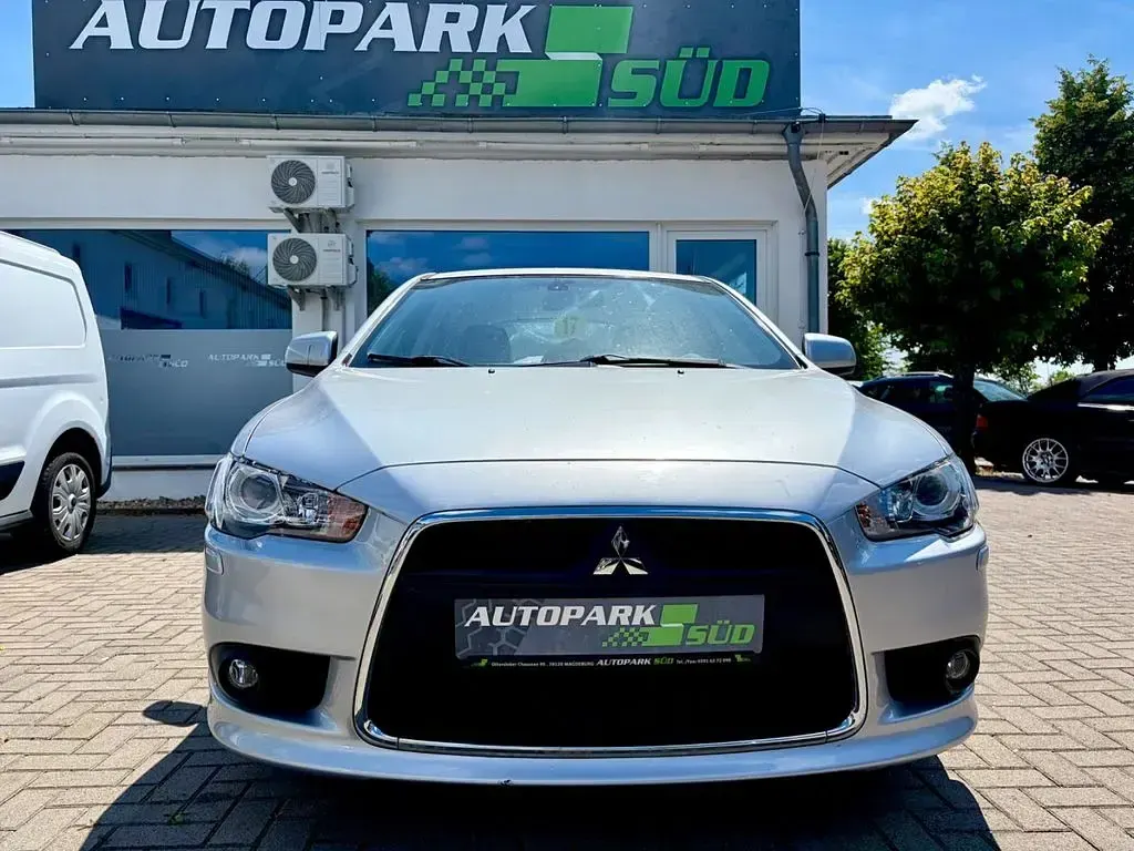 Gebraucht Mitsubishi Lancer Sportback 117 PS (86 kW) 2014 Silber Limousine
