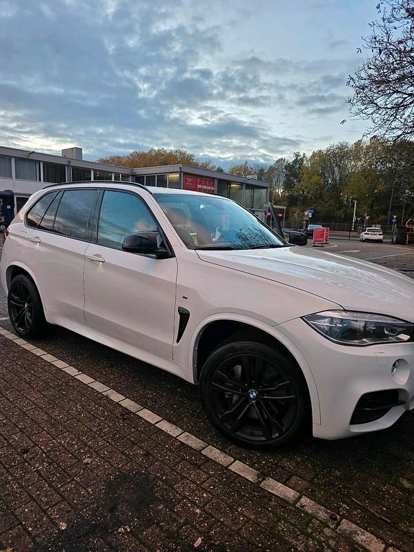 Gebraucht BMW X5 M50 381 PS (280 kW) 2015 Weiß SUV