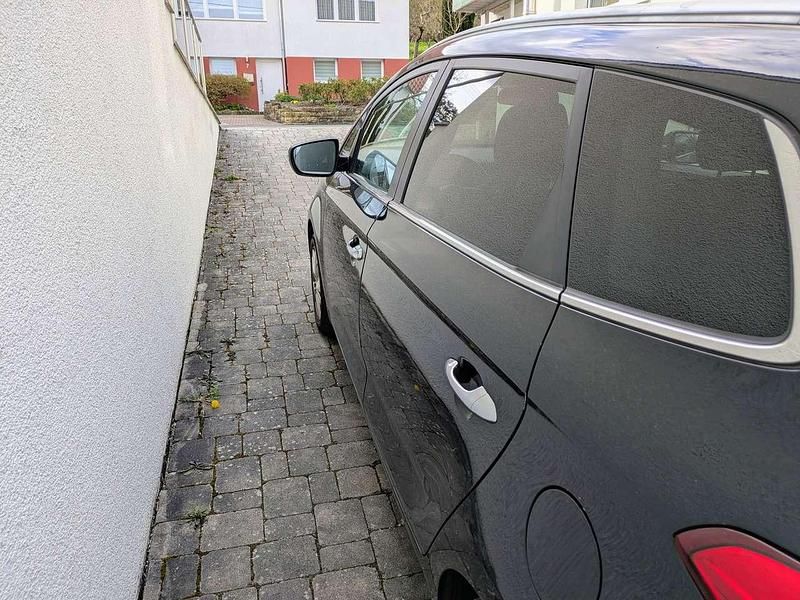 Gebraucht Kia Carens Attract 135 PS (99 kW) 2014 Schwarz Van / Kleinbus