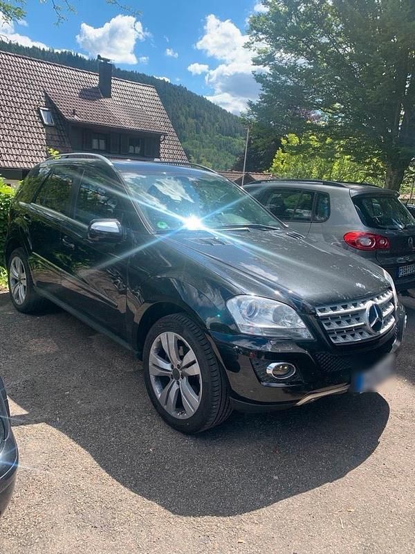 Gebraucht Mercedes ML320 224 PS (164 kW) 2009 Schwarz SUV