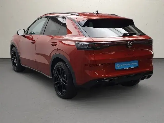Neu VW T-Roc R-line 150 PS (110 kW) 2026 Flame red metallic SUV