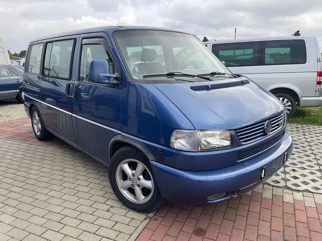Second-hand VW Caravelle 140 CP (102 kW) 1997 Albastru Van