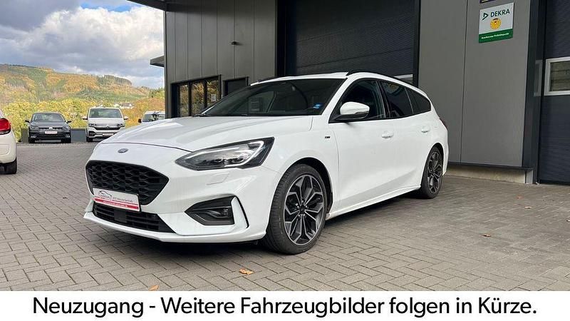 Weiß Gebraucht 2020 Ford Focus ST-Line Limousine | 19.890 € (Teuer) - Bild 1/4