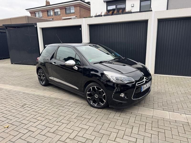 Schwarz Gebraucht 2015 Citroën DS3 Sport Chic Kleinwagen | 7.490 € (Fairer Preis) - Bild 1/4