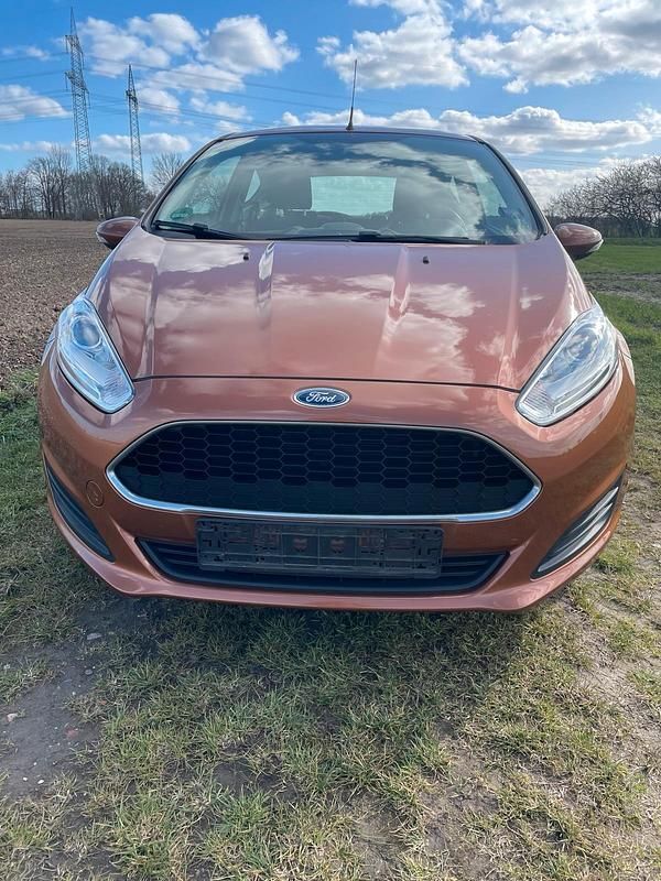 Gebraucht Ford Fiesta Trend 60 PS (44 kW) 2016 Braun Limousine