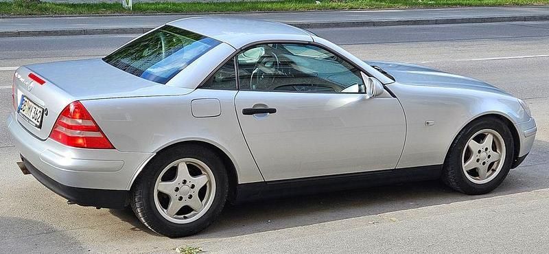 Silber Gebraucht 1999 Mercedes SLK230 Cabrio | 2.500 € - Bild 1/4