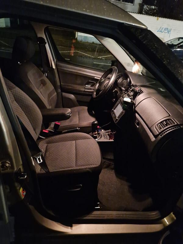 Grau Gebraucht 2011 Skoda Roomster Van / Kleinbus | 1.000 € - Bild 1/4