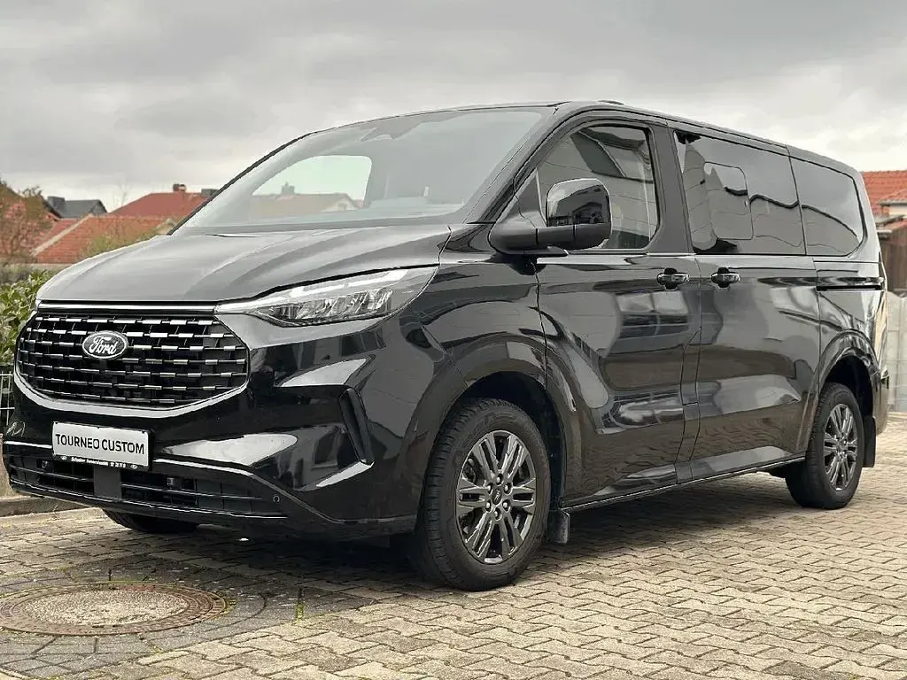 Gebraucht Ford Tourneo Titanium 136 PS (100 kW) 2025 Schwarz Van / Kleinbus
