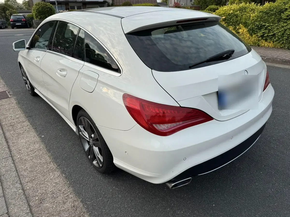 Gebraucht Mercedes CLA200 Shooting Brake 136 PS (100 kW) 2015 Weiß Kombi