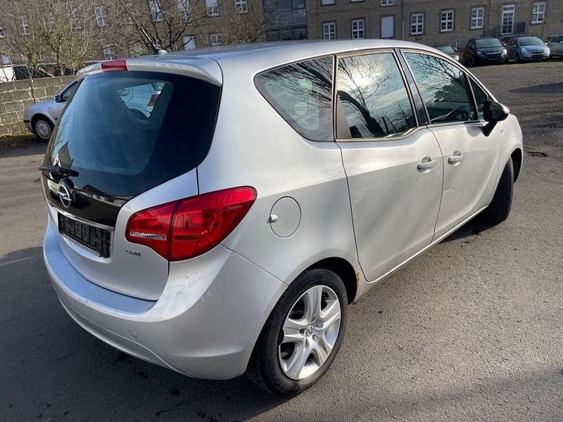 Gebraucht Opel Meriva Edition 110 PS (80 kW) 2011 Silber Van / Kleinbus