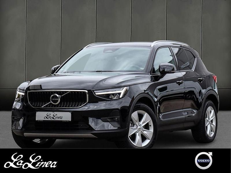 Onyx black / metallic Gebraucht 2024 Volvo XC40 Core SUV | 35.990 € (Guter Preis) - Bild 1/3