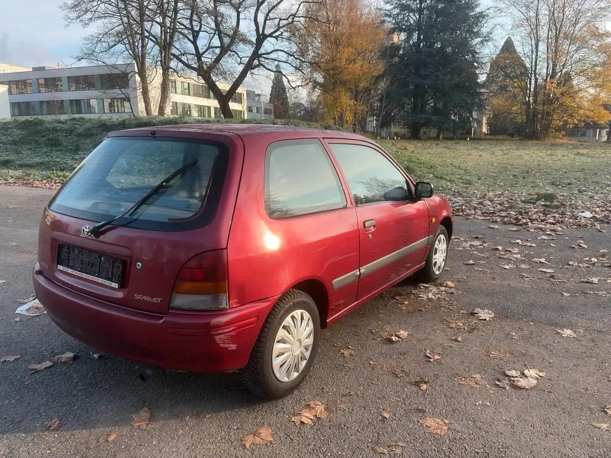 Gebraucht Toyota Starlet 75 PS (55 kW) 1996 Rot Kleinwagen