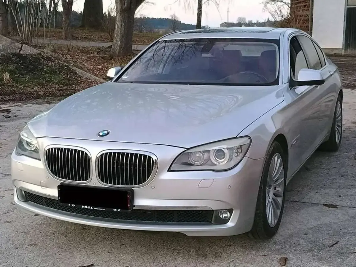 Gebraucht BMW 750 408 PS (300 kW) 2010 Silber Limousine