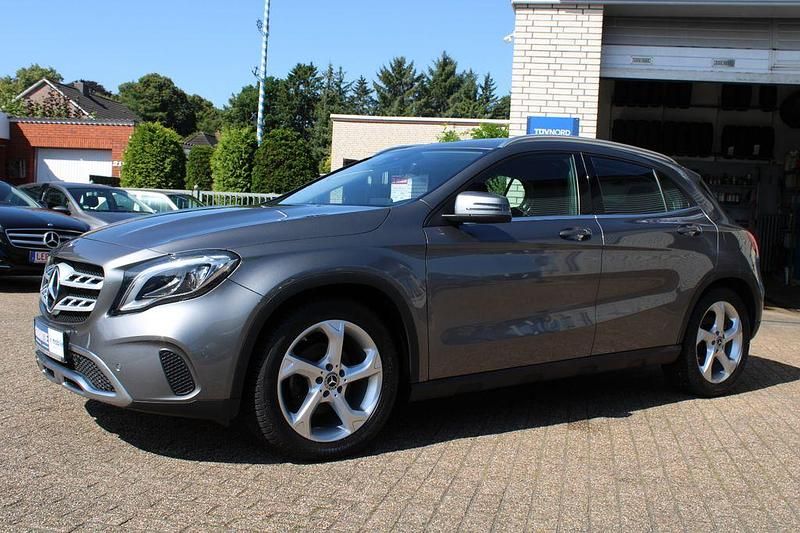 Gebraucht Mercedes GLA180 Urban 122 PS (89 kW) 2017 Grau SUV