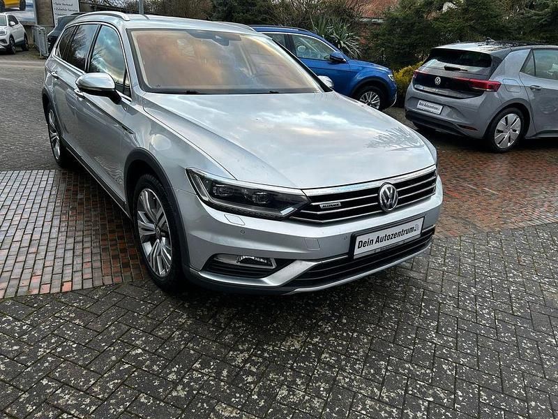 Gebraucht VW Passat Alltrack 150 PS (110 kW) 2016 Reflexsilber metallic (metallic) Kombi