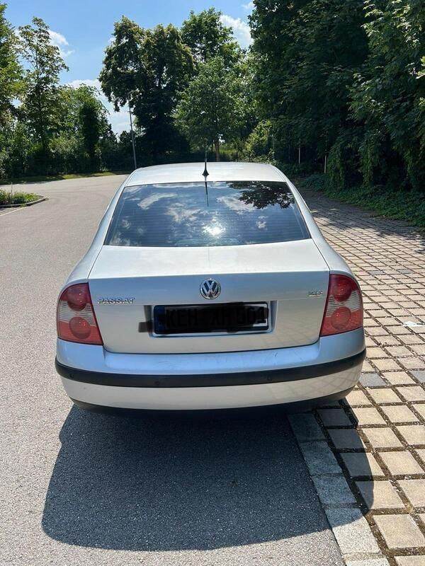 Silber Gebraucht 2004 VW Passat Limousine | 3.000 € (Etwas zu teuer) - Bild 1/4