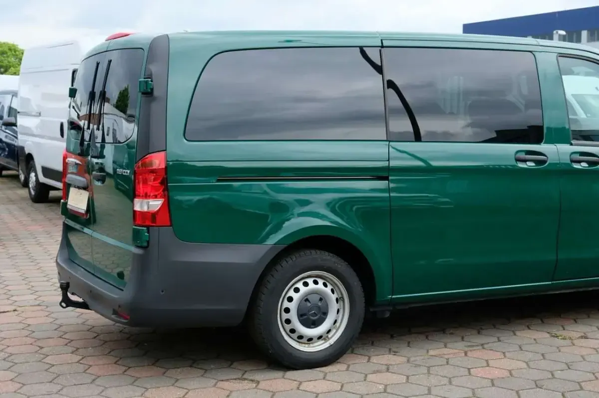 Gebraucht Mercedes Vito 163 PS (119 kW) 2022 Orchidgruen Van