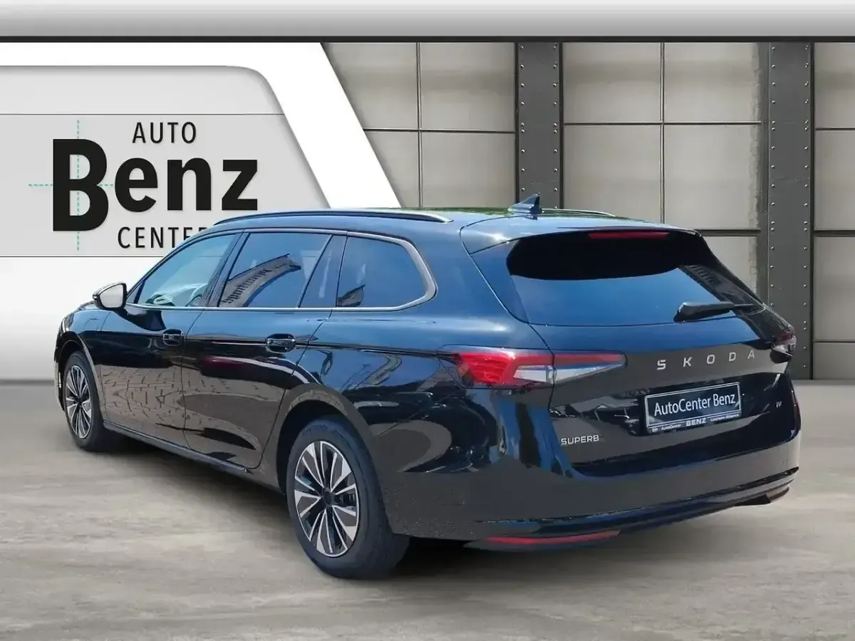 Neu Skoda Superb Selection 150 PS (110 kW) 2026 Schwarz Kombi