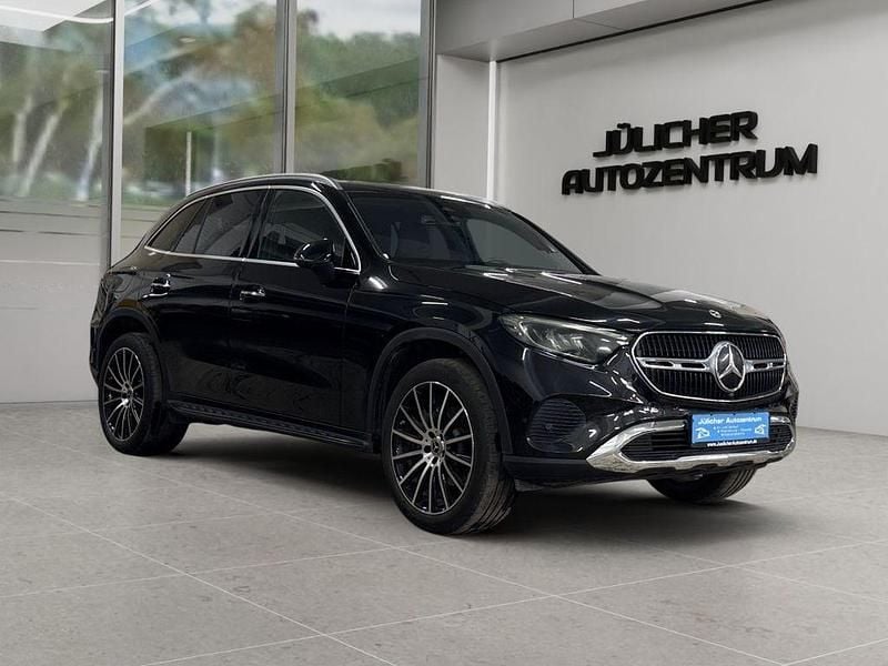 Schwarz/baltic black Gebraucht 2024 Mercedes GLC300 SUV | 51.990 € (Superpreis) - Bild 1/4
