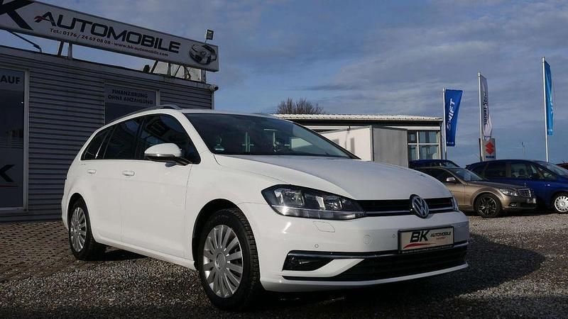 Pure white Gebraucht 2017 VW Golf VII Comfortline Kombi | 9.890 € (Fairer Preis) - Bild 1/4