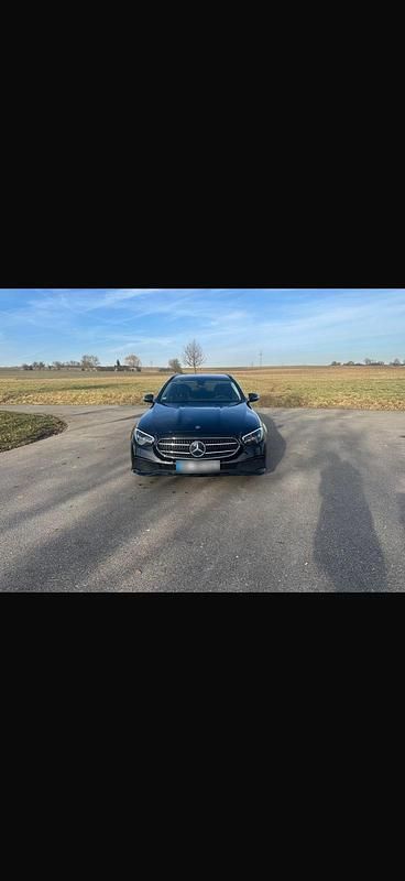 Usado Mercedes E220 194 CV (142 kW) 2021 Negro Familiar