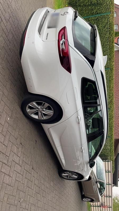 Gebraucht Opel Insignia 174 PS (127 kW) 2017 Weiß Limousine