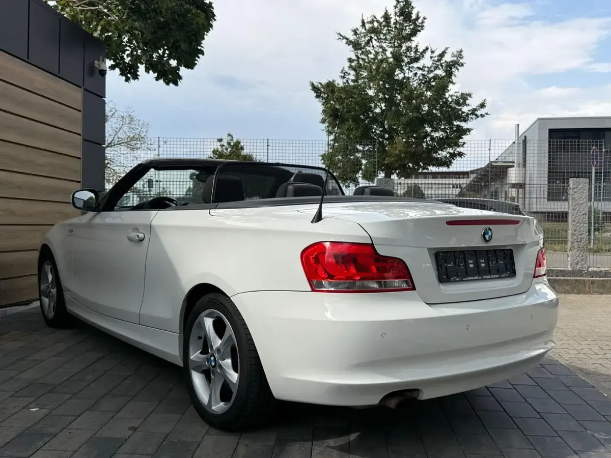 Gebraucht BMW 118 Cabriolet Sport Line 143 PS (105 kW) 2013 Weiß Cabrio