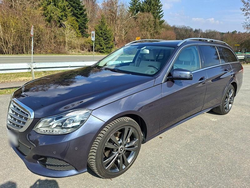 Gebraucht Mercedes E200 184 PS (135 kW) 2014 Blau Kombi