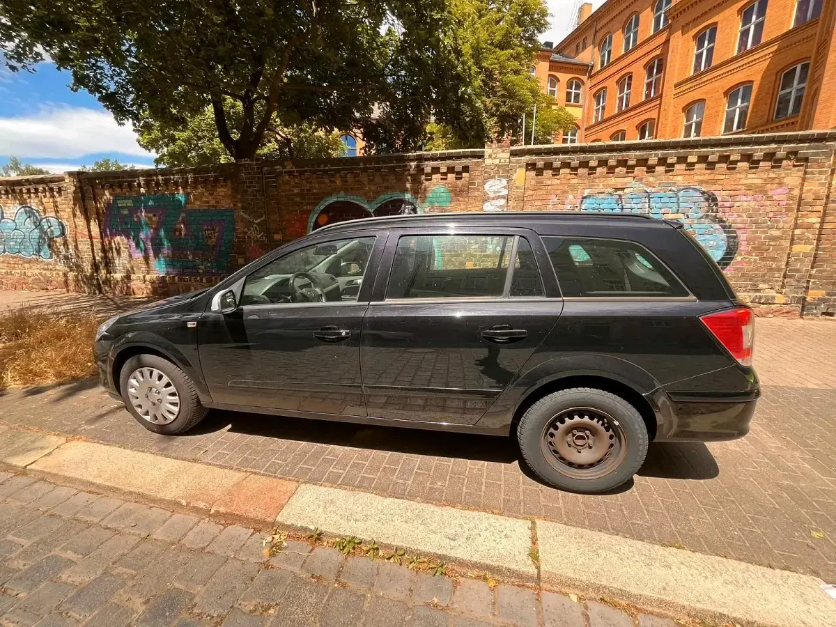 Gebraucht Opel Astra 130 PS (95 kW) 2007 Schwarz Kombi